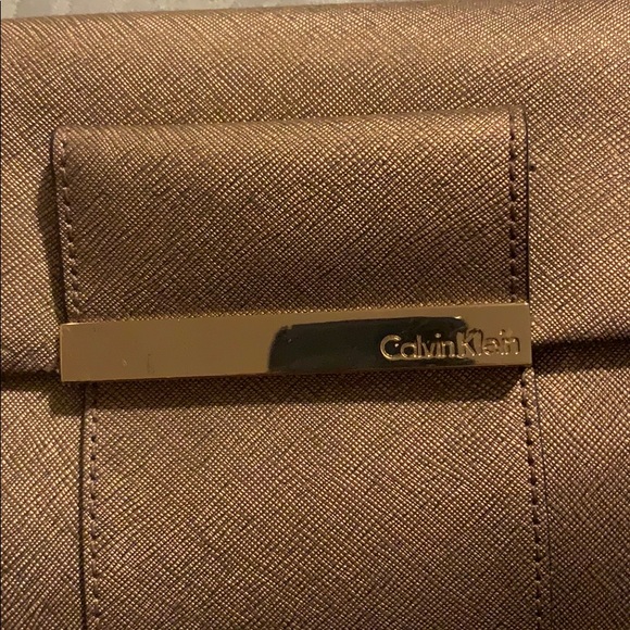 Gold Calvin Klein bag - Picture 2 of 4
